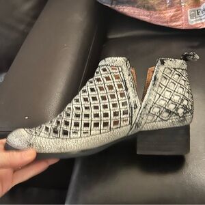 JEFFERY CAMBELL cut out white ankle booties, size 6